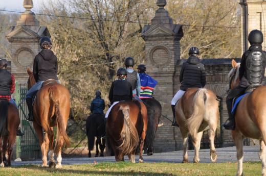 Zamykání jezdecké sezóny na divoký západ